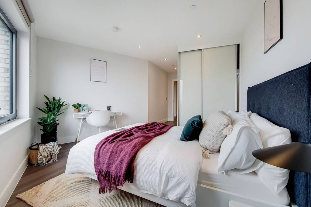 Property photo 1 of 27