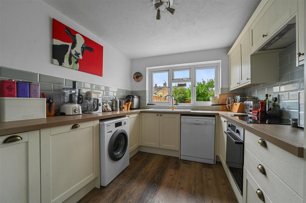 Property photo 2 of 15 Kitchen