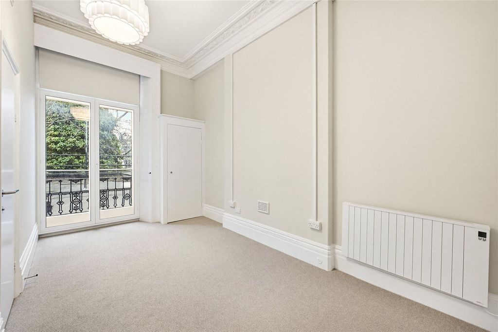 Property photo 3 of 9 Bedroom