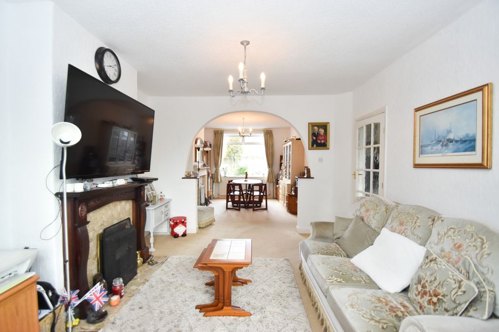 Property photo 3 of 16 Lounge/Diner