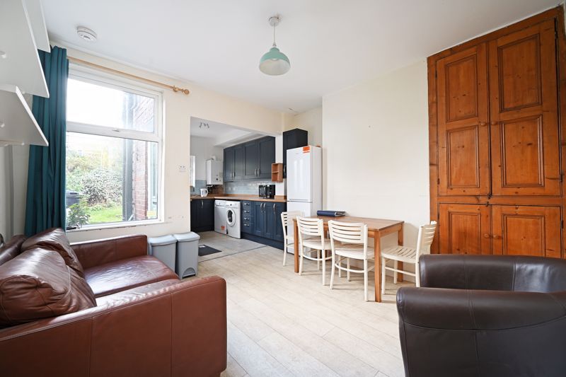 Property photo 3 of 18 Dining Kitchen