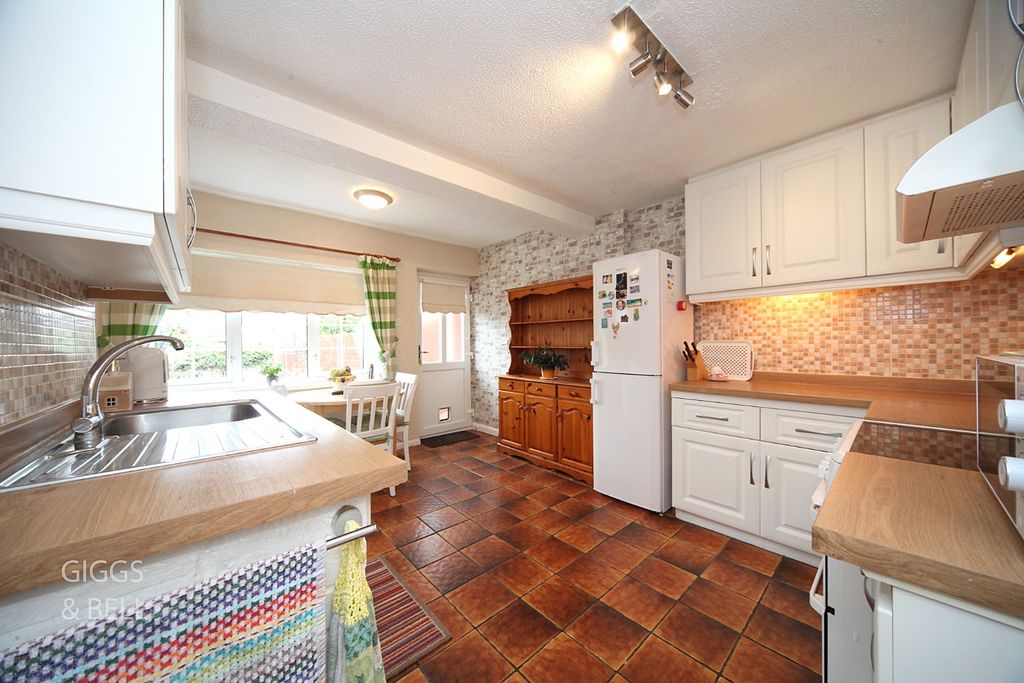 Property photo 3 of 15 5204613