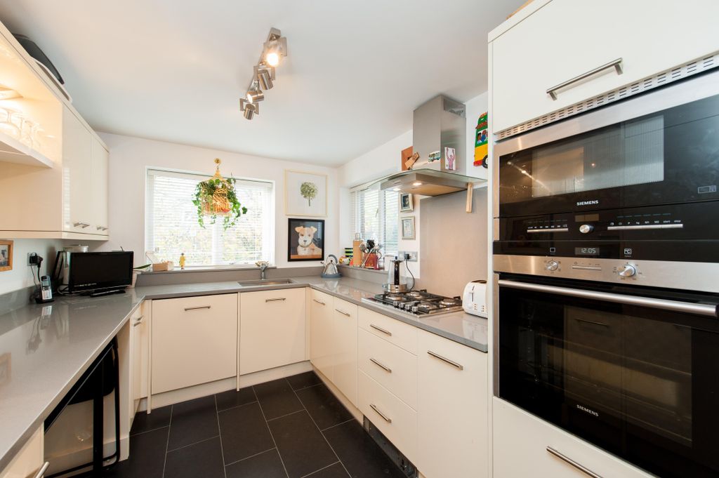 Property photo 3 of 13 Kitchen