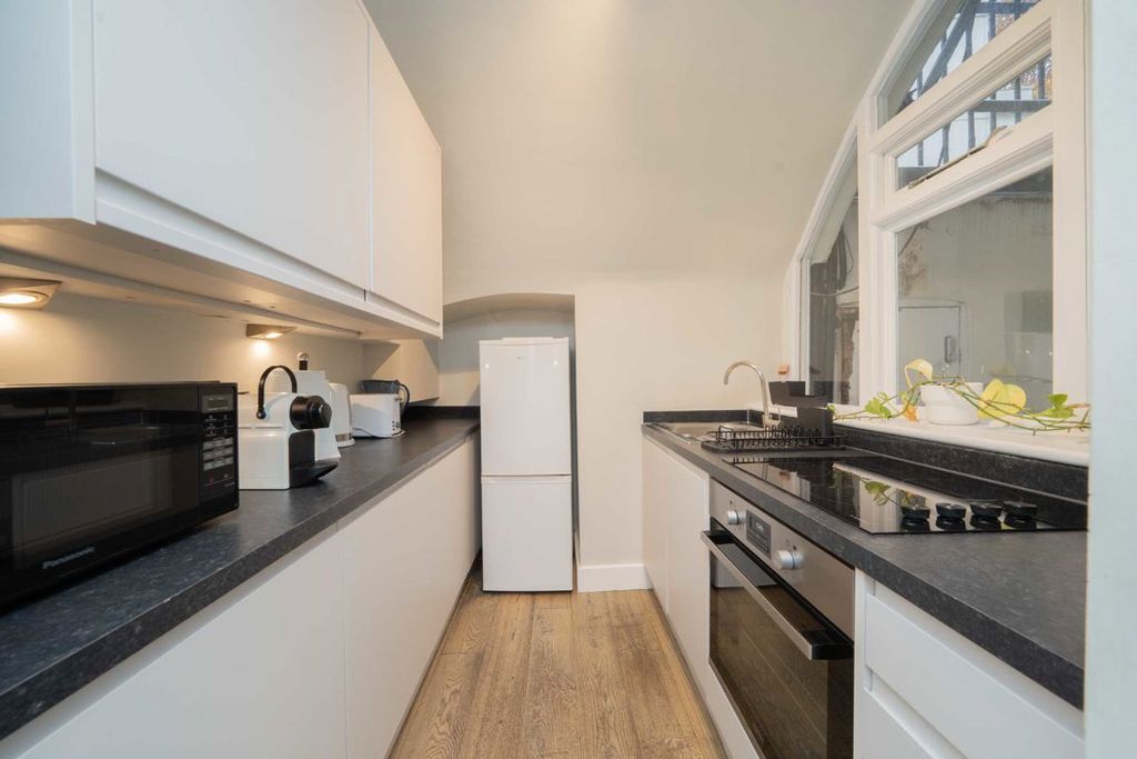 Property photo 3 of 6