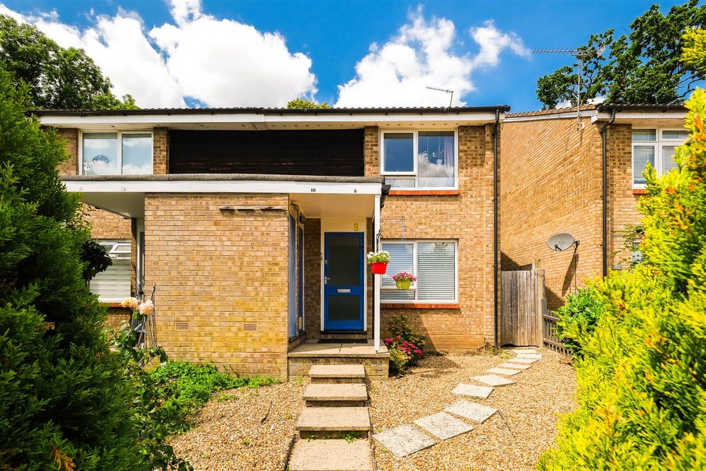 Property photo 1 of 14 10 Fosters Close-11.Jpg