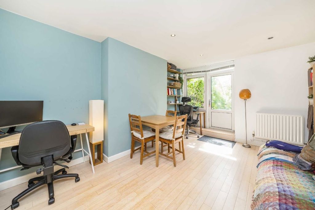 Property photo 2 of 6