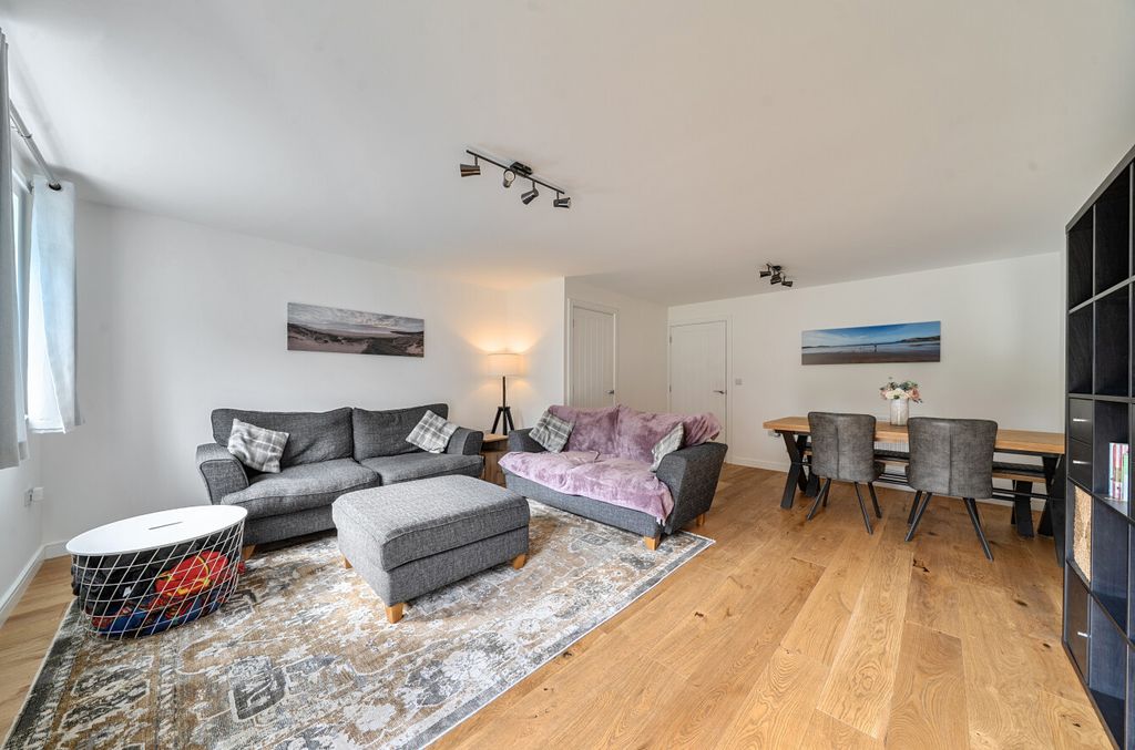 Property photo 3 of 10 1456181-22-69Fc7B...