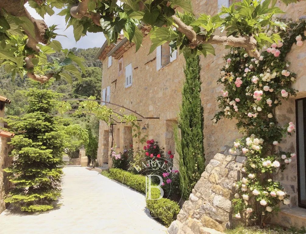 Property photo 2 of 22