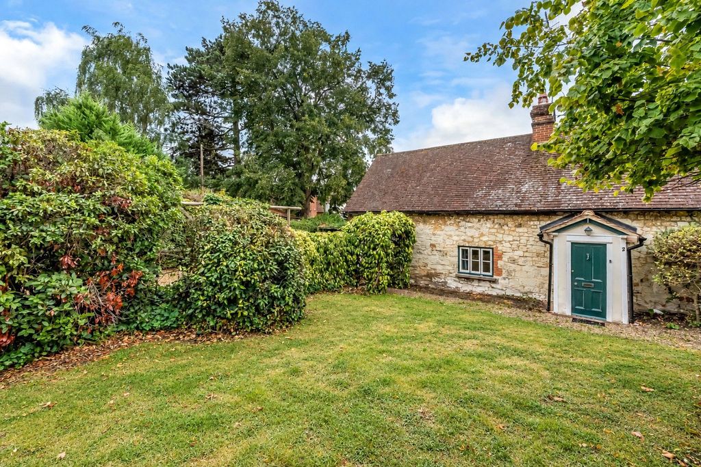 Property photo 3 of 11 Garden