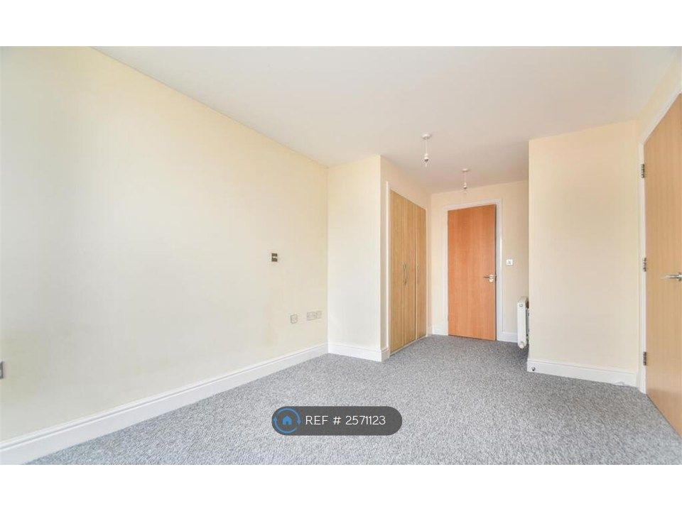 Property photo 3 of 10 Bedroom 2