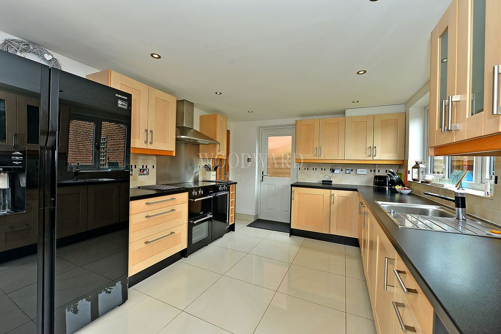 Property photo 3 of 19 Kitchen/Dining Room
