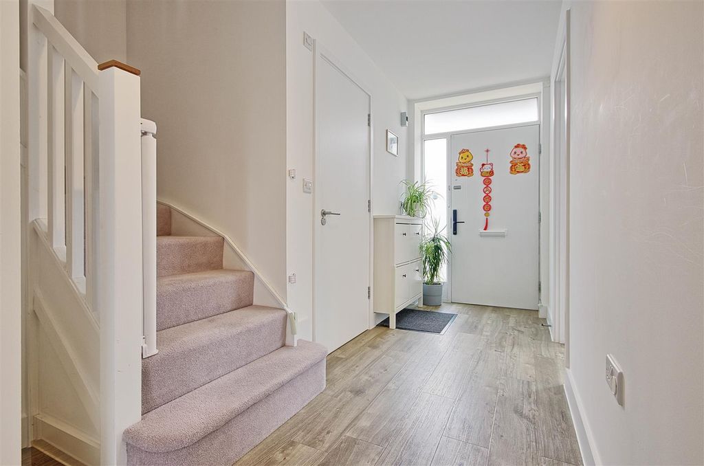 Property photo 3 of 22 Entrance Hall.Jpg