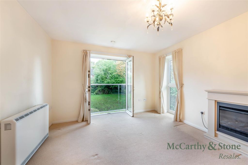 Property photo 3 of 16 8707001-Interior18.Jpg