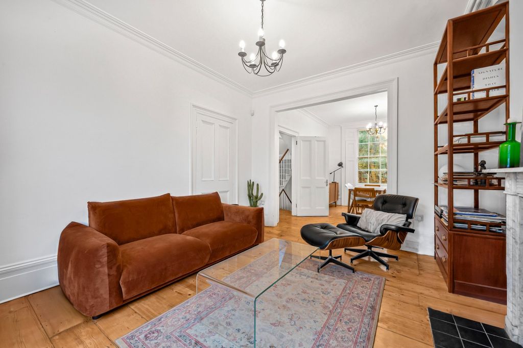Property photo 2 of 25