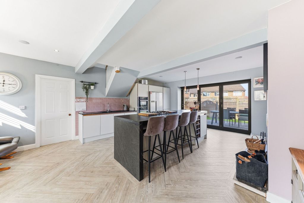 Property photo 3 of 36