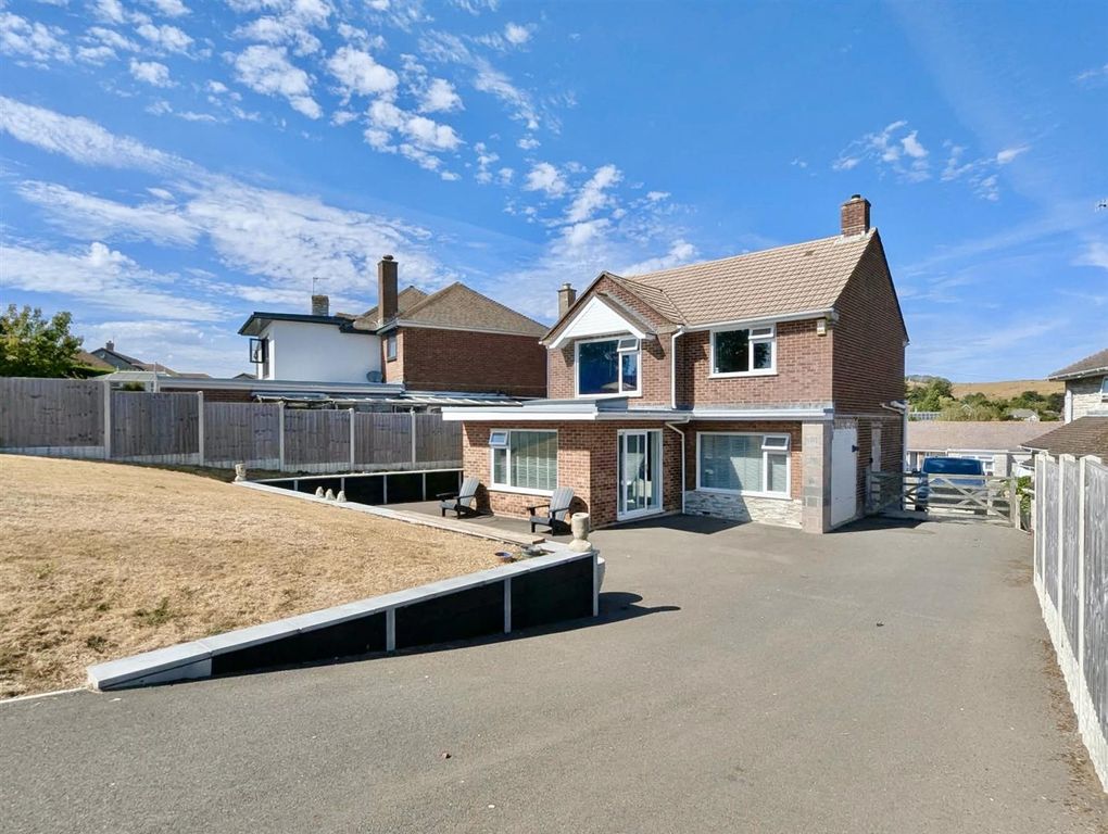 Property photo 1 of 29 11933A3E-0116-496F-Aa00-5Ae406c18d7A.Jpeg