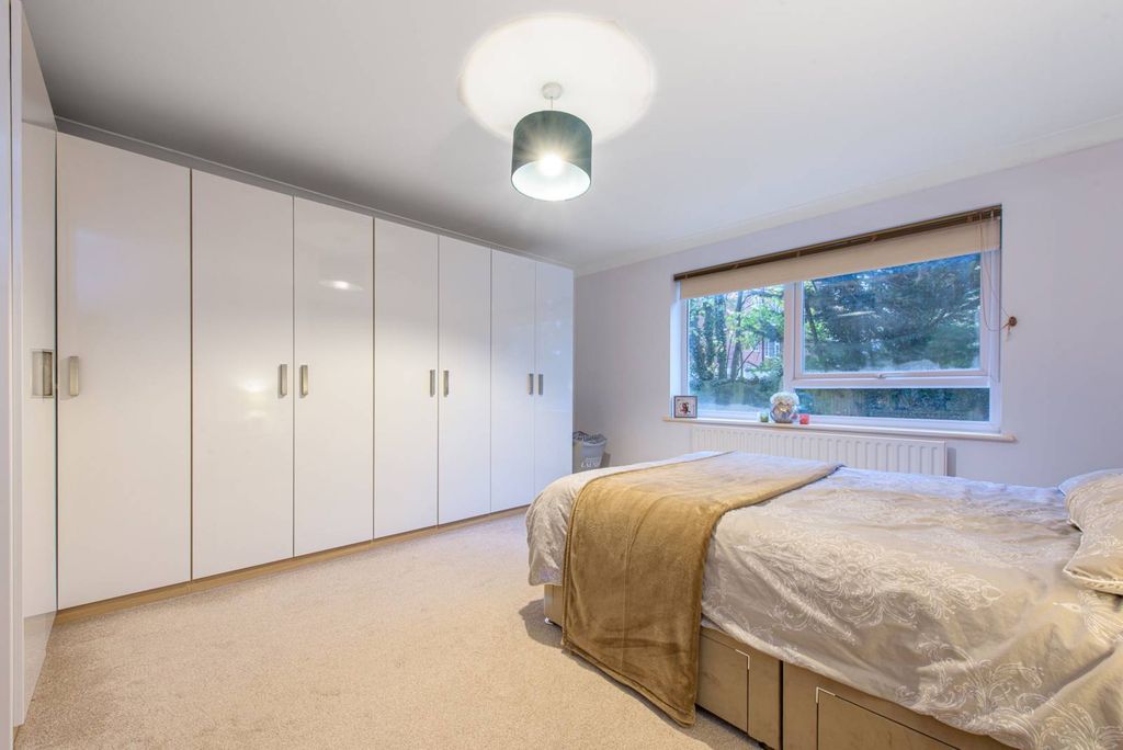 Property photo 3 of 8