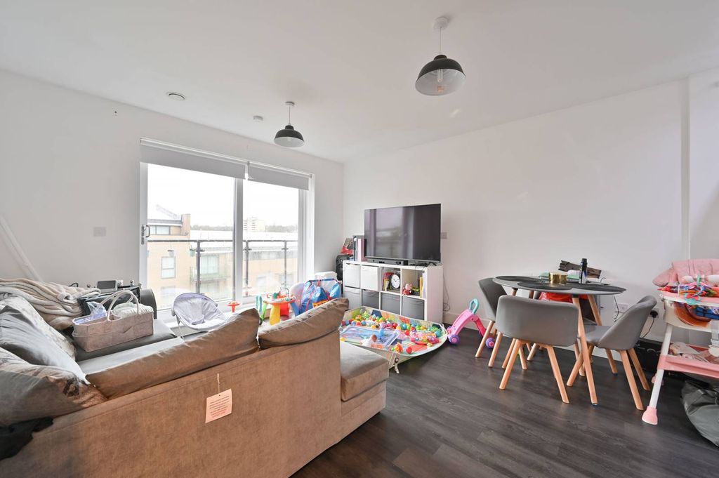 Property photo 2 of 9