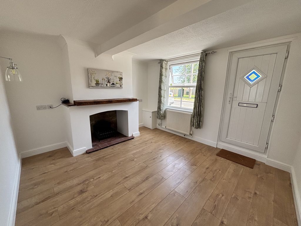 Property photo 2 of 11 Living Room