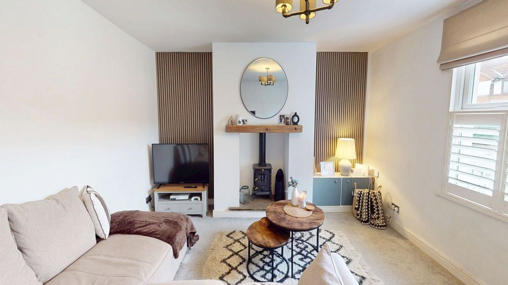 Property photo 3 of 12 Lounge