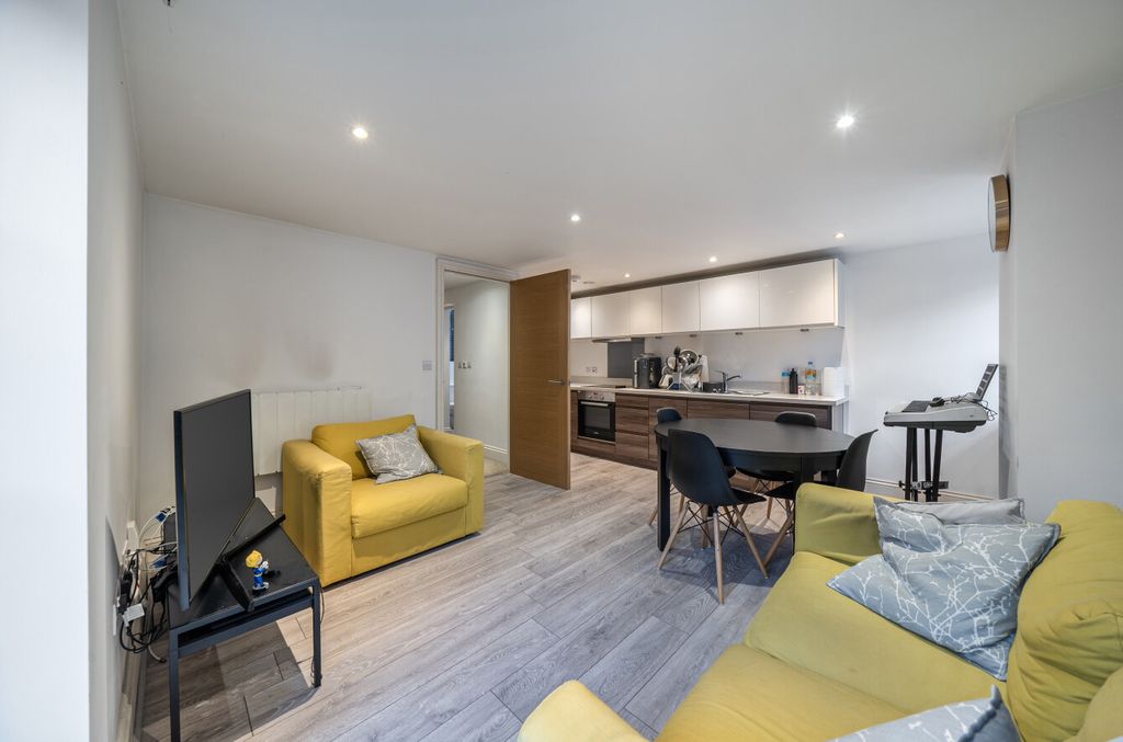 Property photo 2 of 19 Reception Room