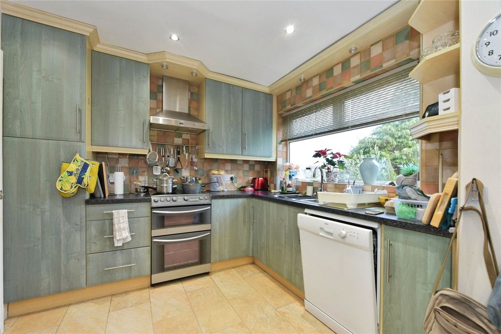 Property photo 2 of 18 Picture No. 10