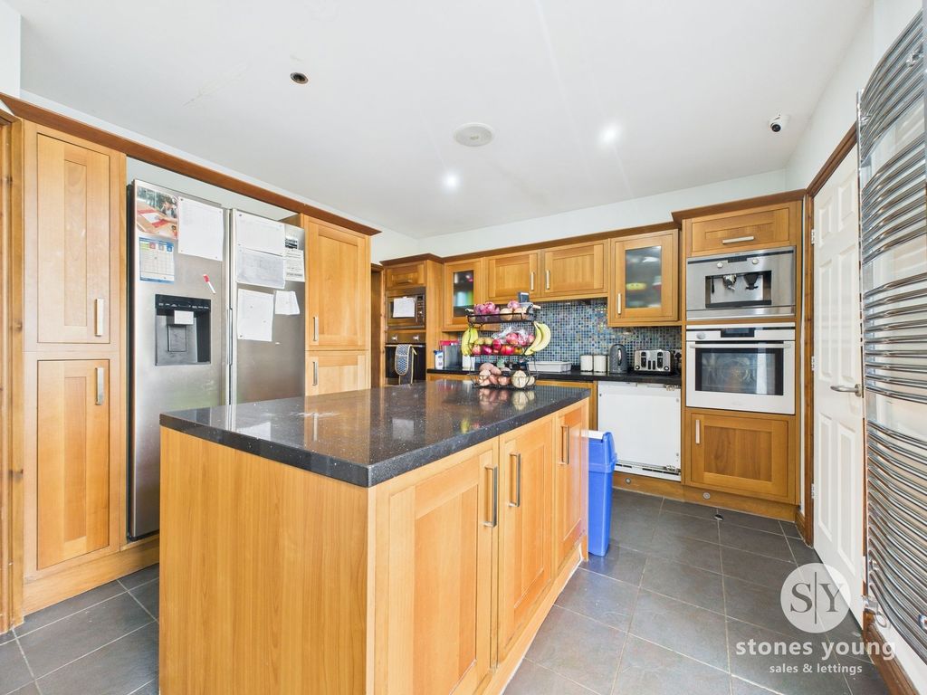 Property photo 3 of 22