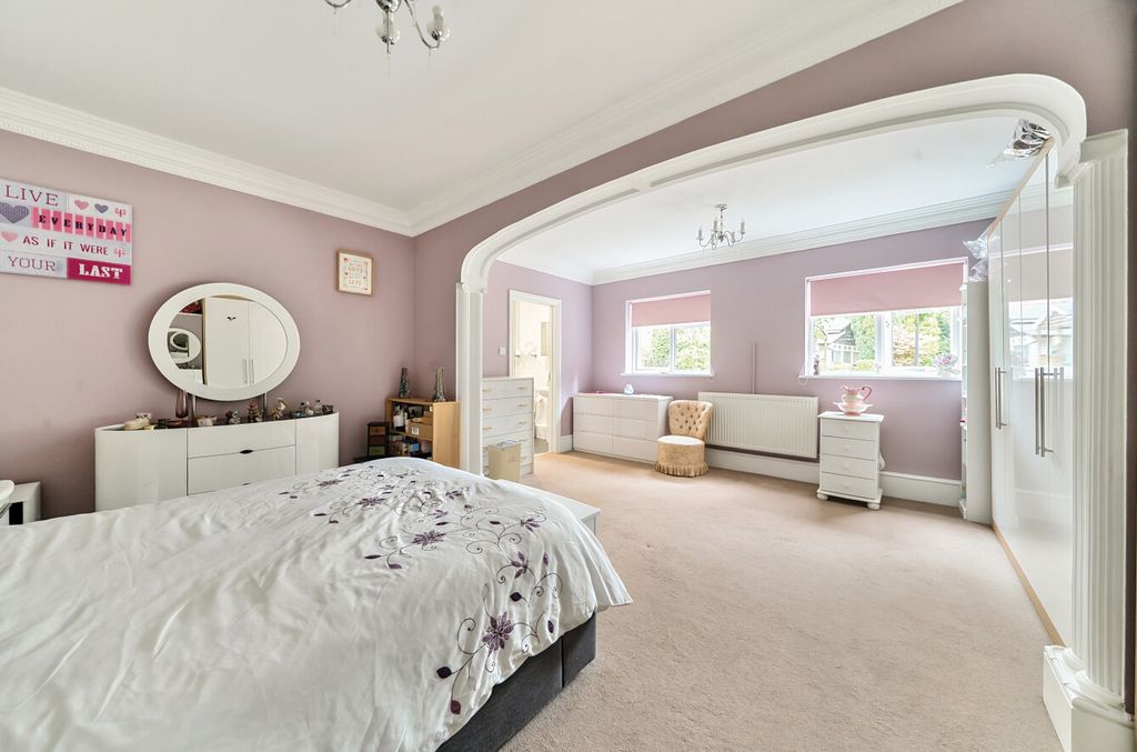 Property photo 3 of 38 1319467-12-687921...