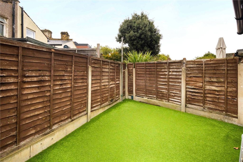 Property photo 3 of 13 Garden