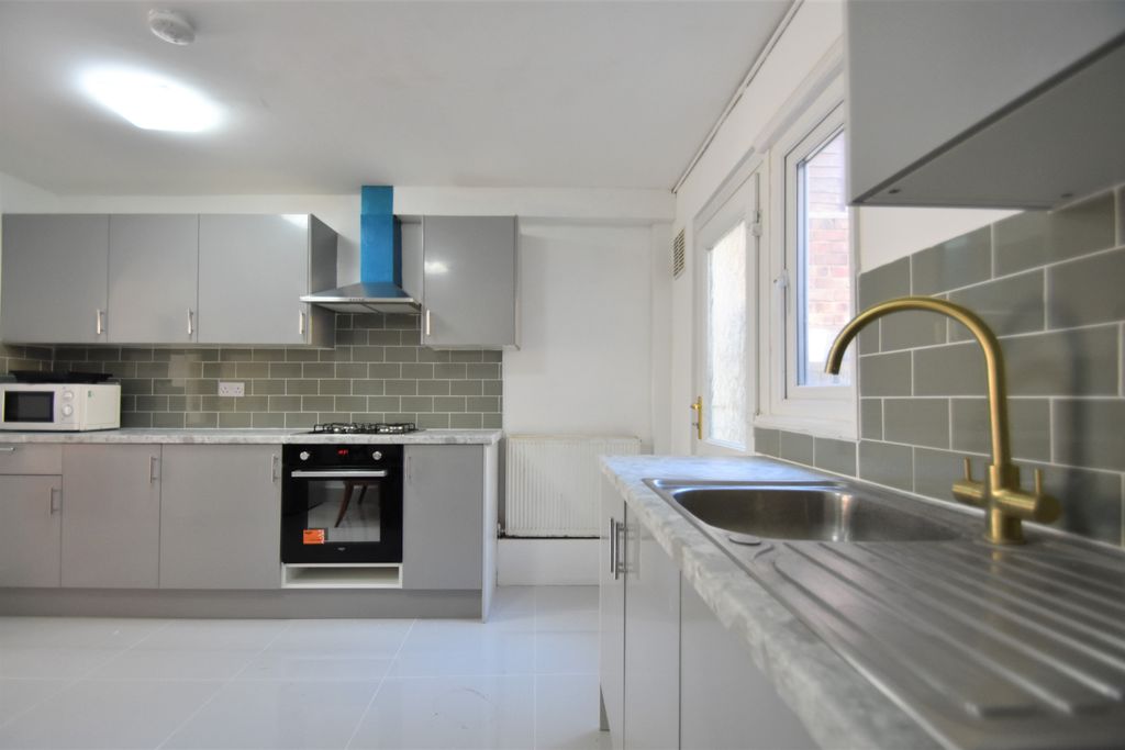 Property photo 3 of 7 Photo 06