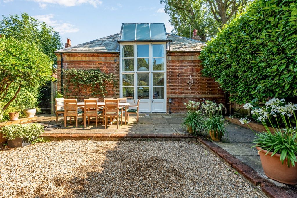 Property photo 1 of 12 Garden