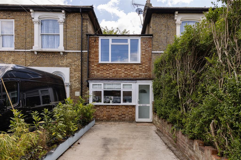 Property photo 1 of 34 Windsor Road, E7