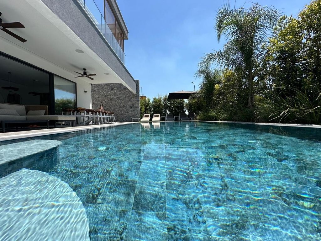 Property photo 1 of 48