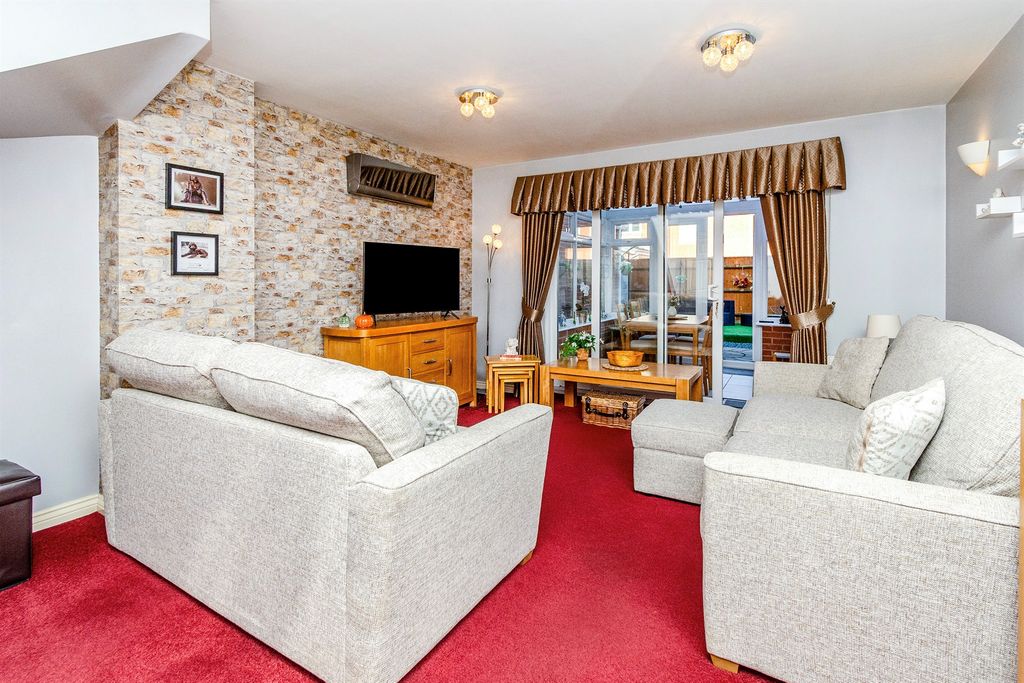 Property photo 3 of 17