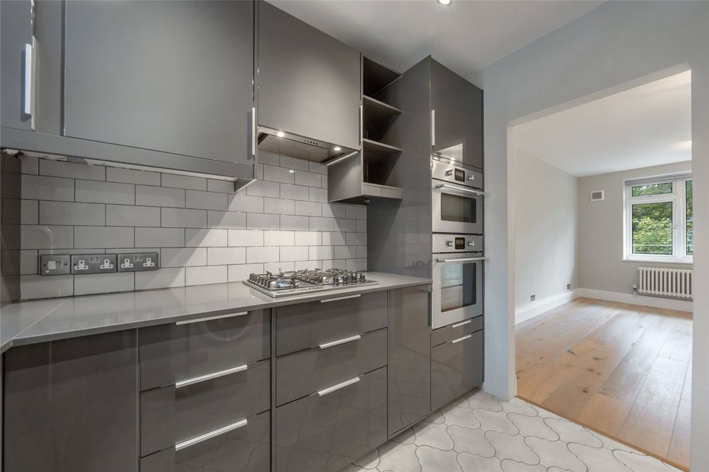 Property photo 2 of 14 Picture No. 10