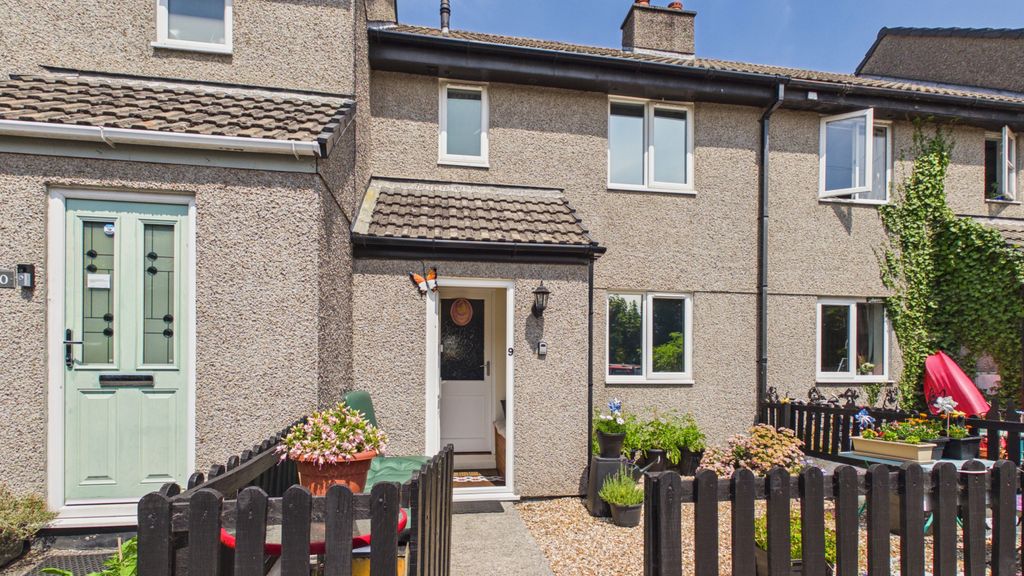 Property photo 1 of 12 3 Bedroom Mid Terraced House For Sale