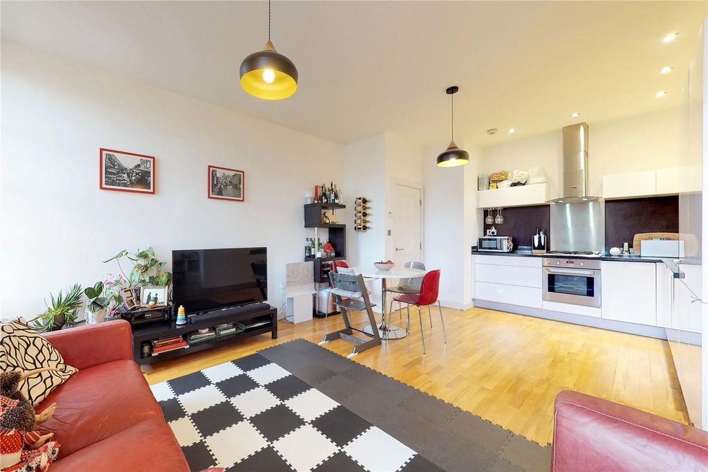 Property photo 1 of 10 Reception/ Kitchen