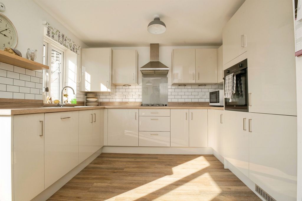 Property photo 2 of 24