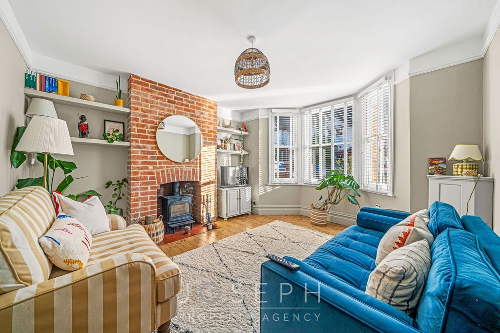 Property photo 2 of 19