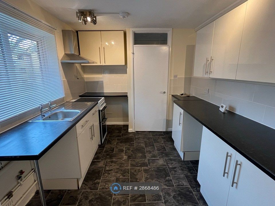 Property photo 1 of 9 Kitchen