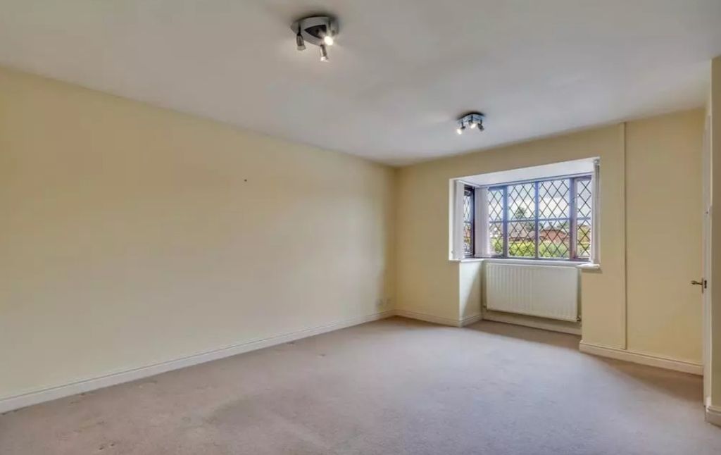 Property photo 3 of 7 Living Room