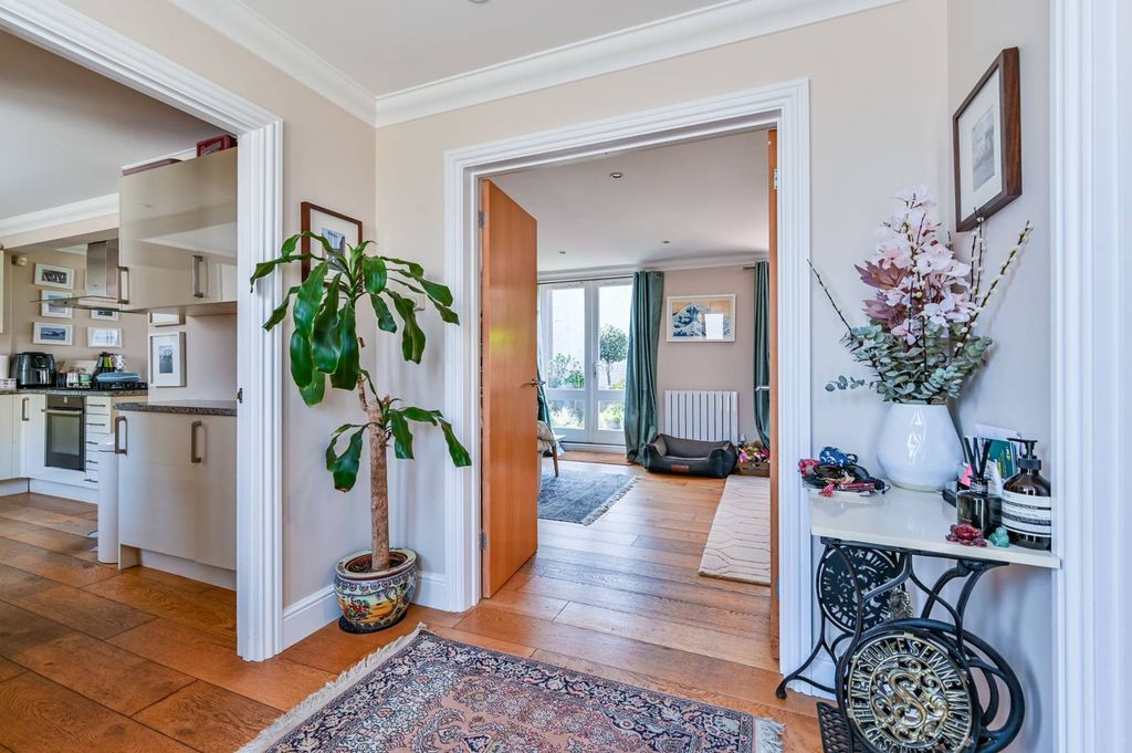 Property photo 2 of 24