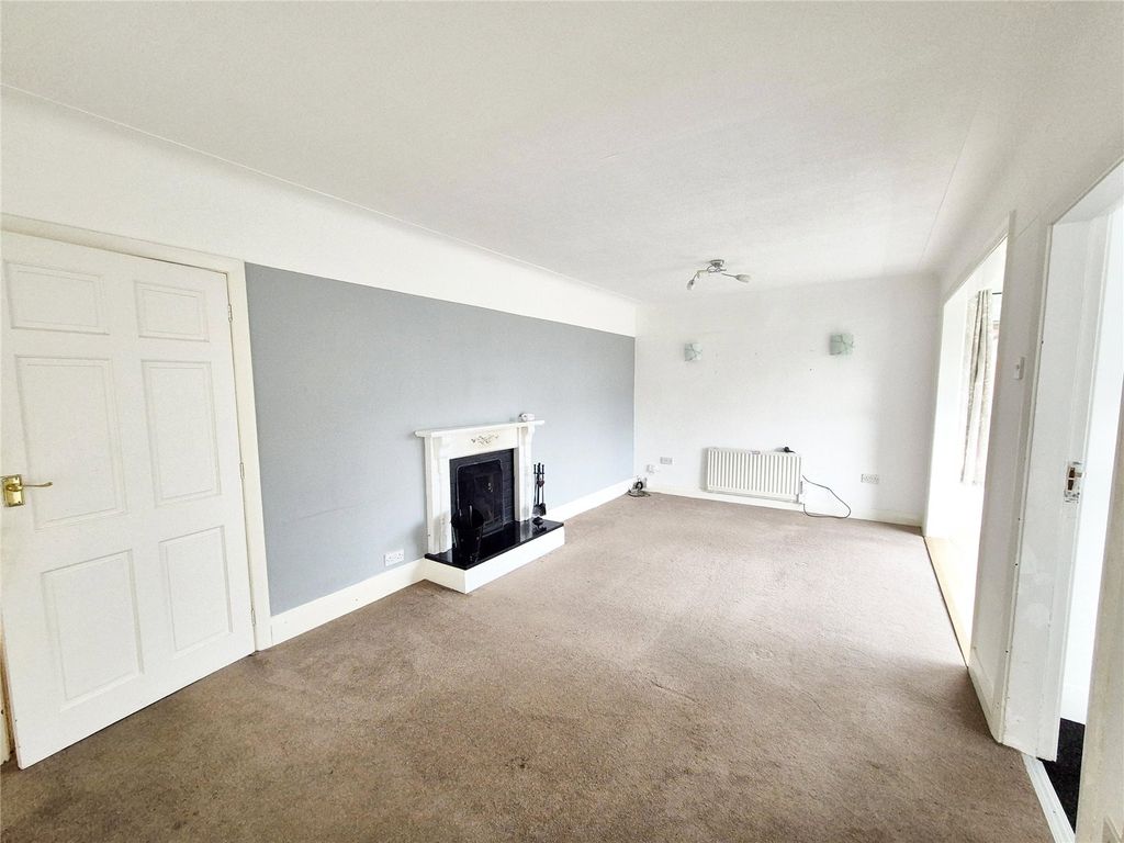 Property photo 2 of 17 Living/ Dining Room