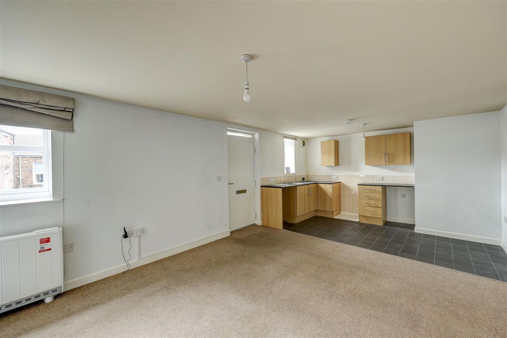 Property photo 2 of 15 Kitchen Lounge Diner