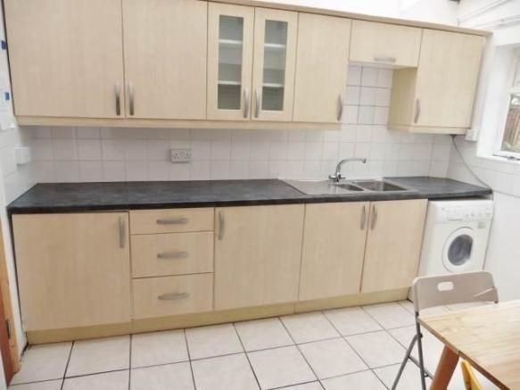 Property photo 2 of 11 Kitchen