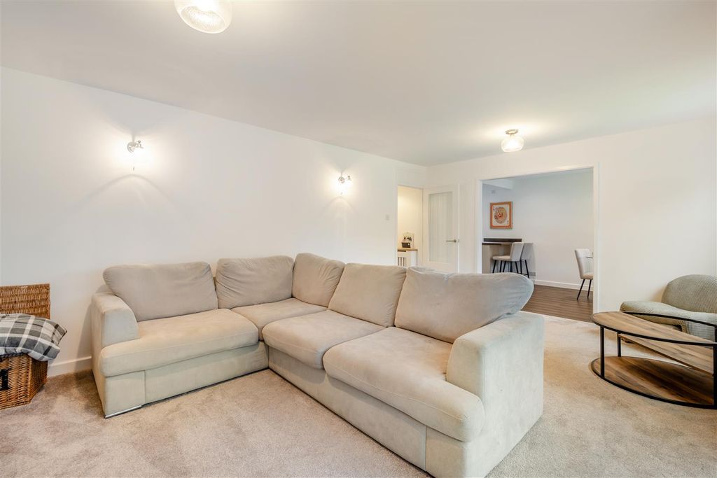 Property photo 2 of 23 Lounge