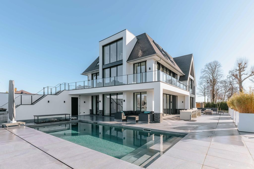 Property photo 2 of 73