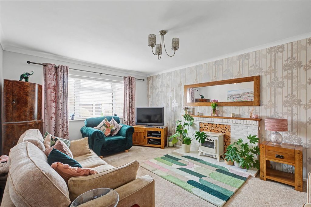 Property photo 2 of 22 Lounge