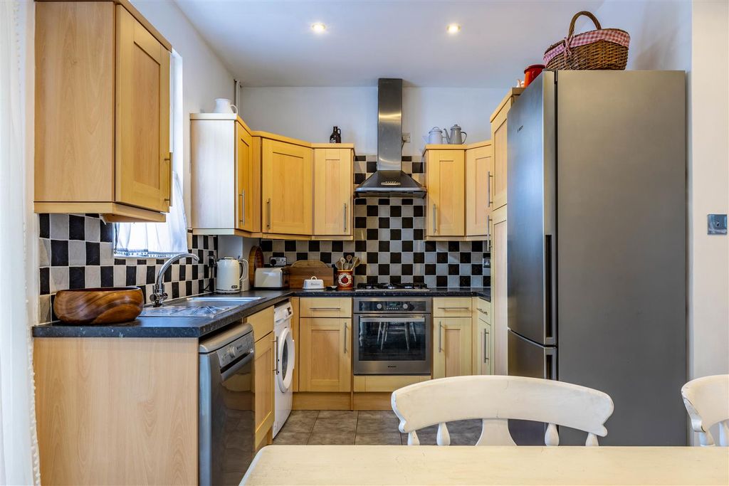 Property photo 3 of 17 Kitchen