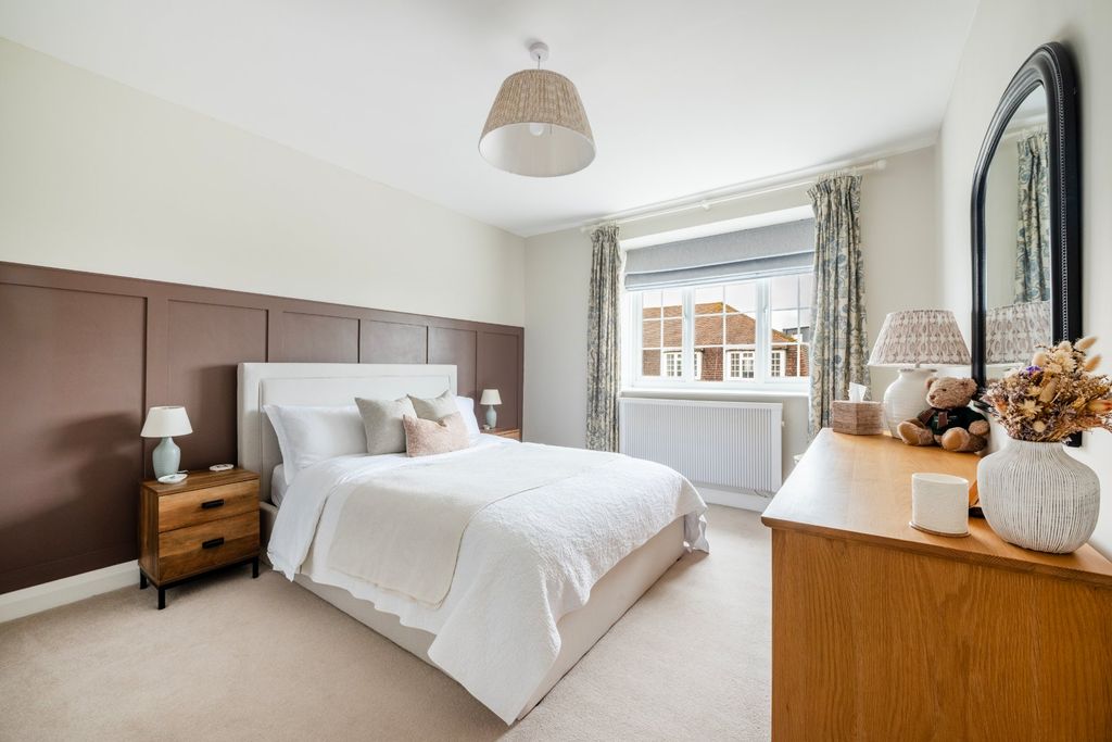 Property photo 3 of 7 Bedroom 1